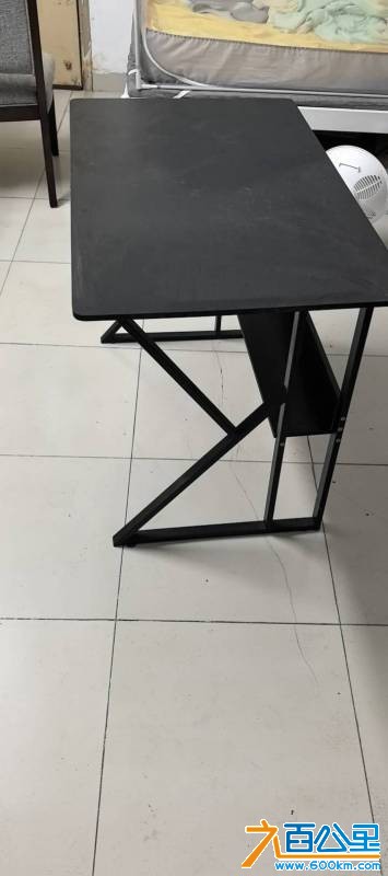 研发公寓11栋，出售一张桌子30块